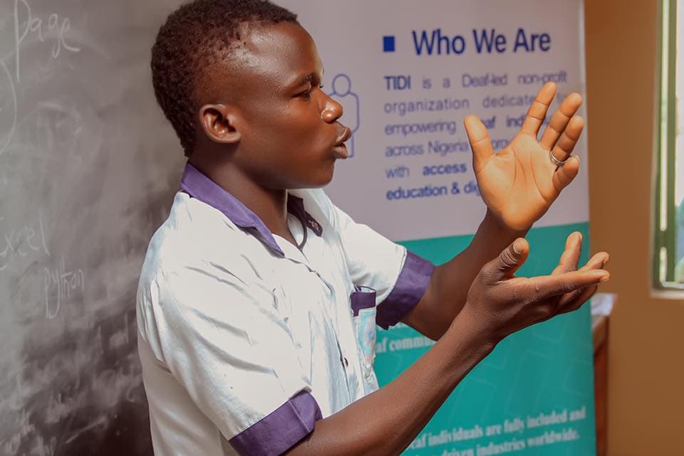 TIDI volunteers teaching Deaf students digital skills