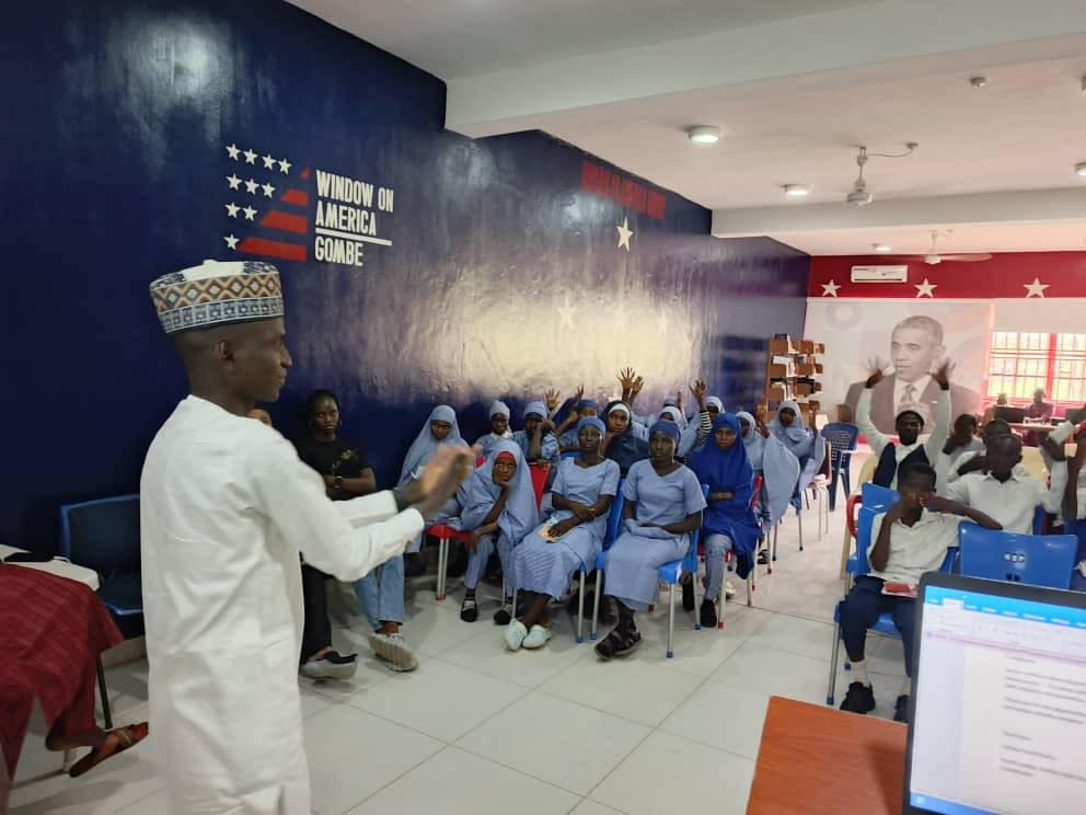 A facilitator using sign language with Deaf students in a TIDI classroom